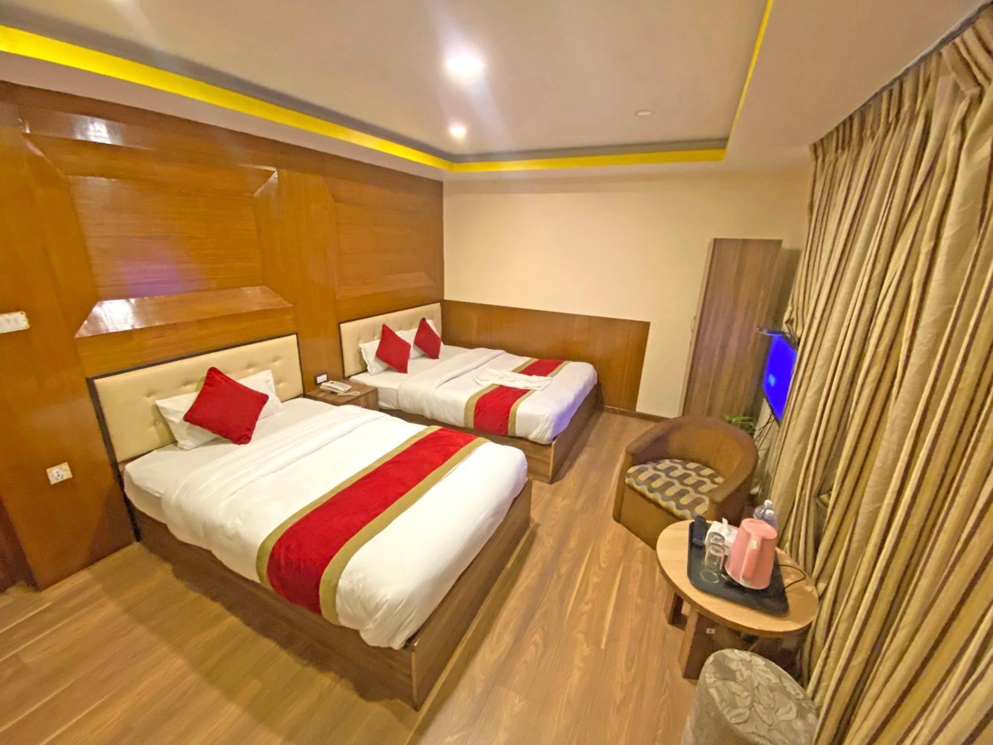 Hotel Airport Holiday Катманду Экстерьер фото
