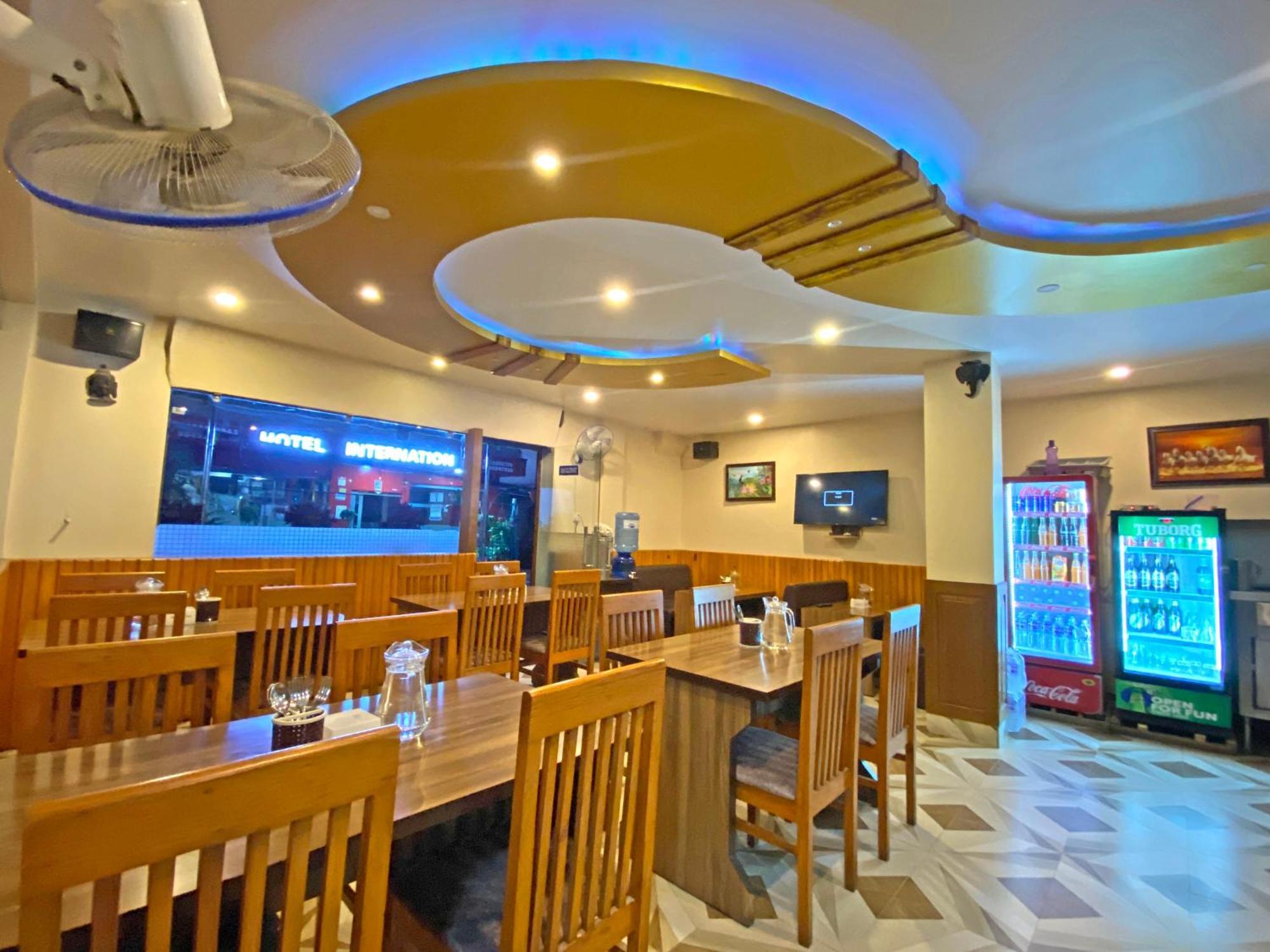 Hotel Airport Holiday Катманду Экстерьер фото