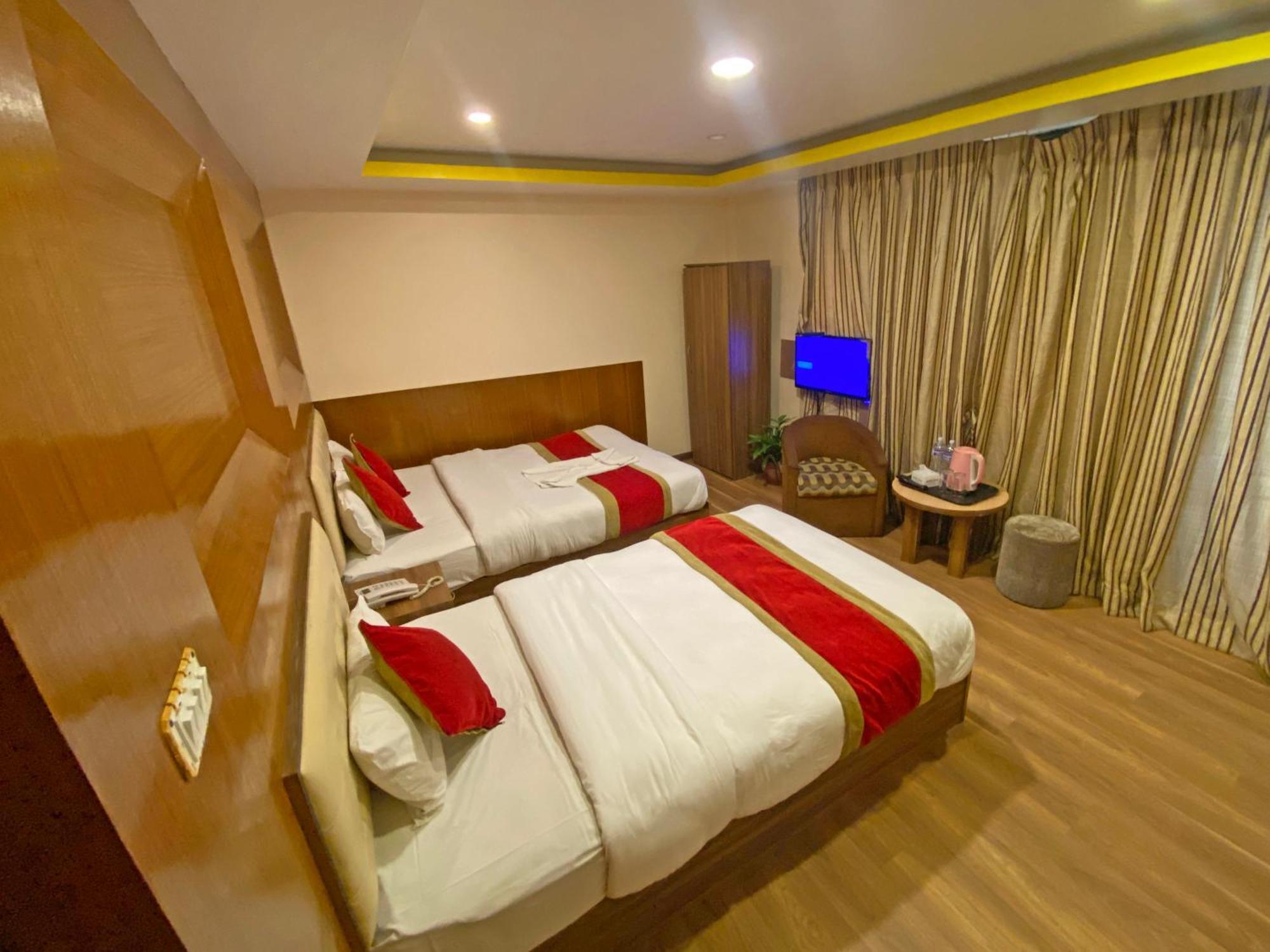 Hotel Airport Holiday Катманду Экстерьер фото