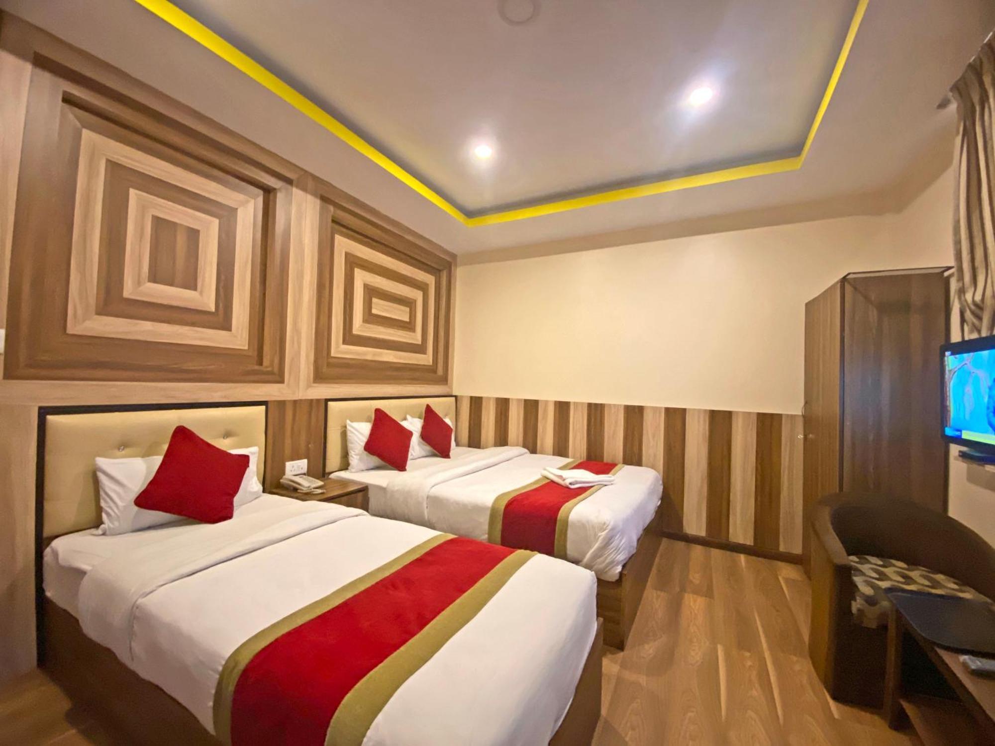 Hotel Airport Holiday Катманду Экстерьер фото