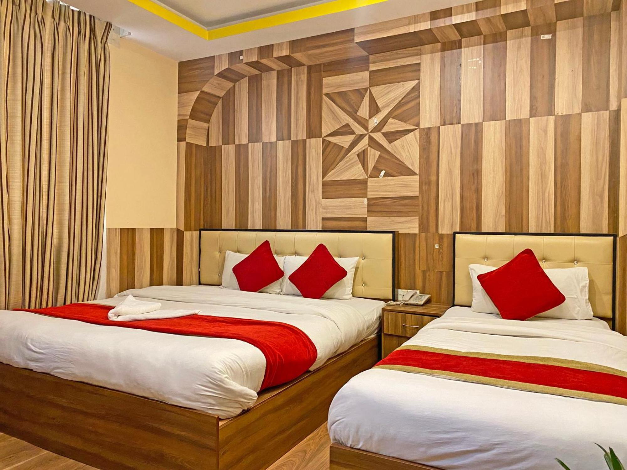 Hotel Airport Holiday Катманду Экстерьер фото