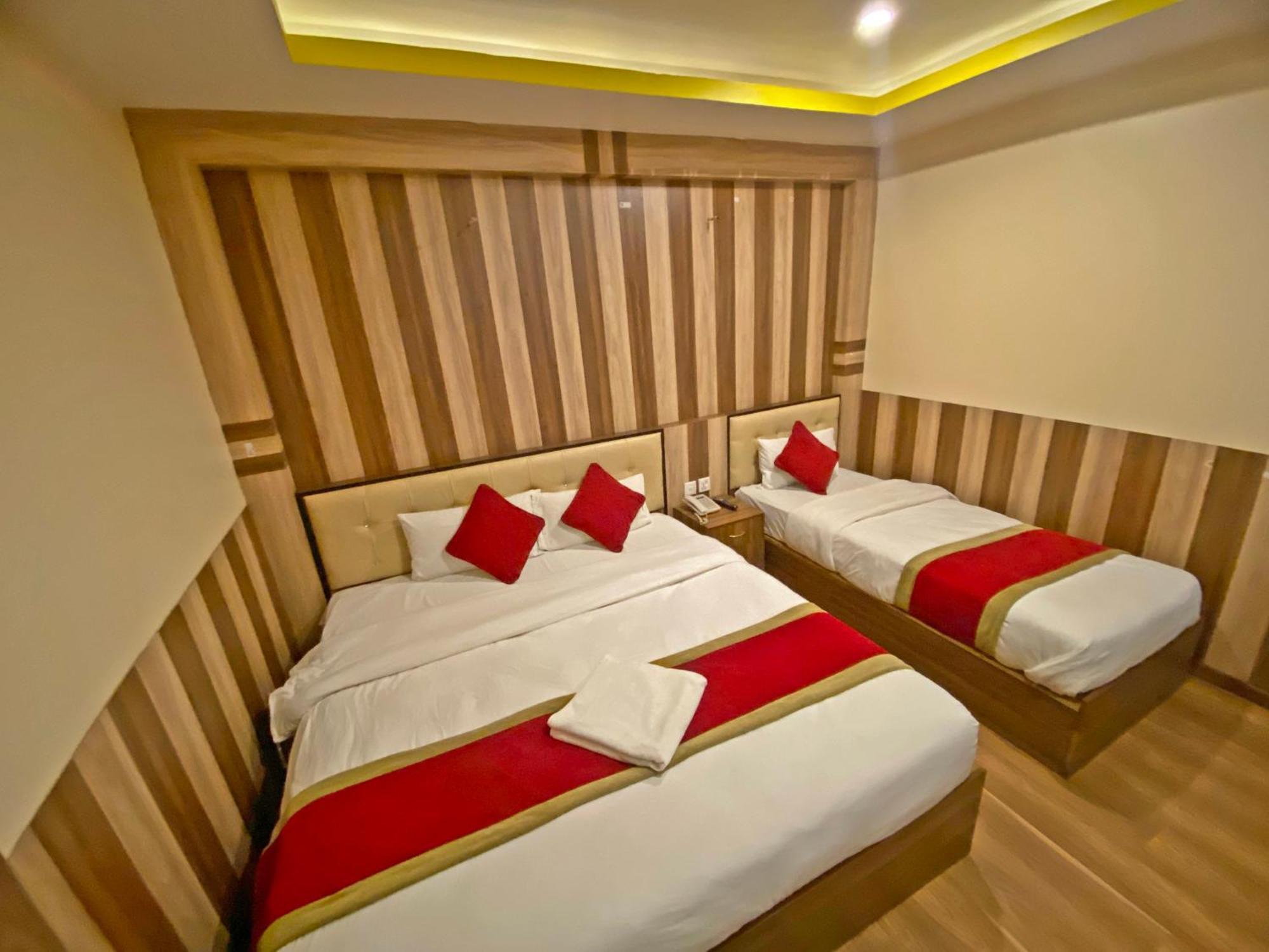 Hotel Airport Holiday Катманду Экстерьер фото