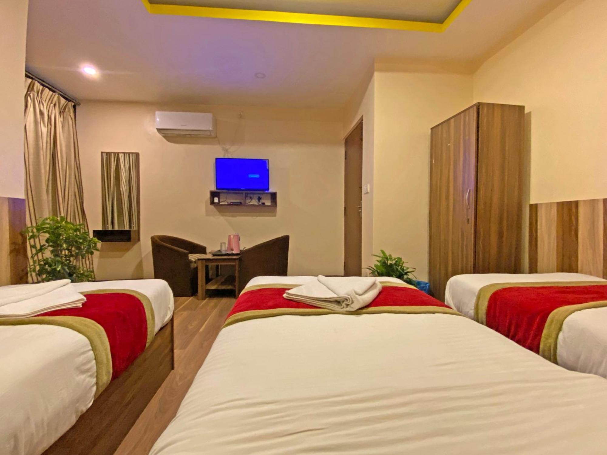 Hotel Airport Holiday Катманду Экстерьер фото