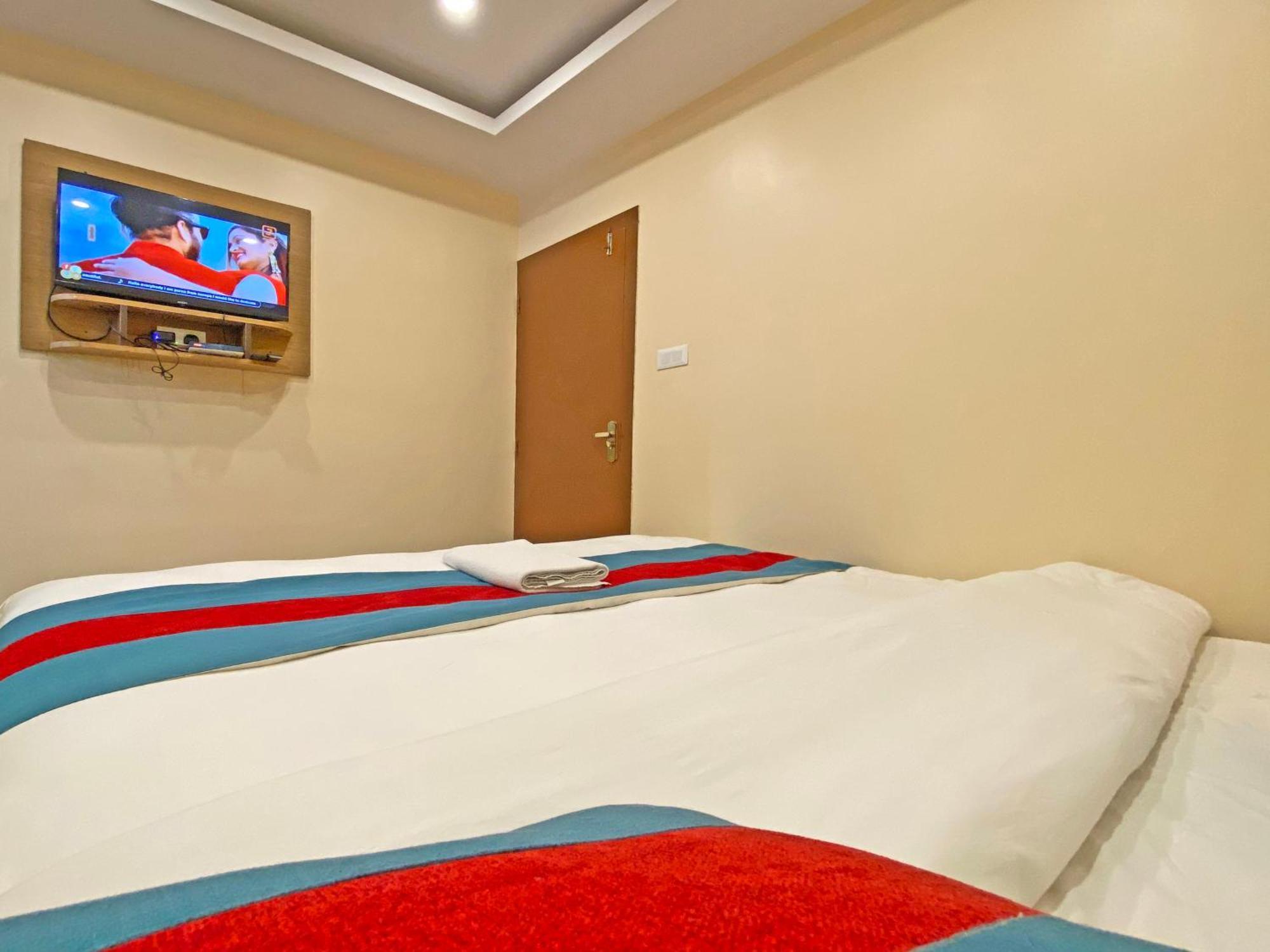Hotel Airport Holiday Катманду Экстерьер фото