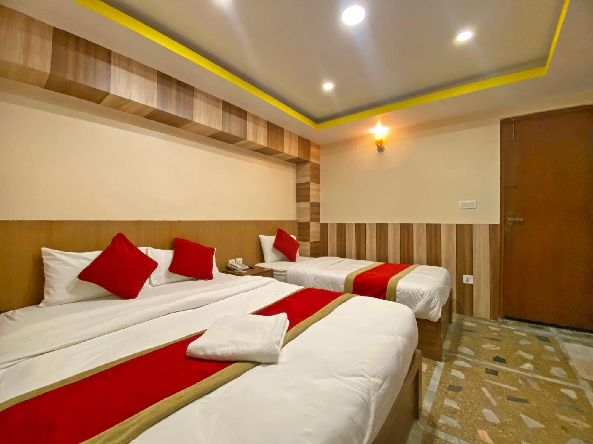 Hotel Airport Holiday Катманду Экстерьер фото